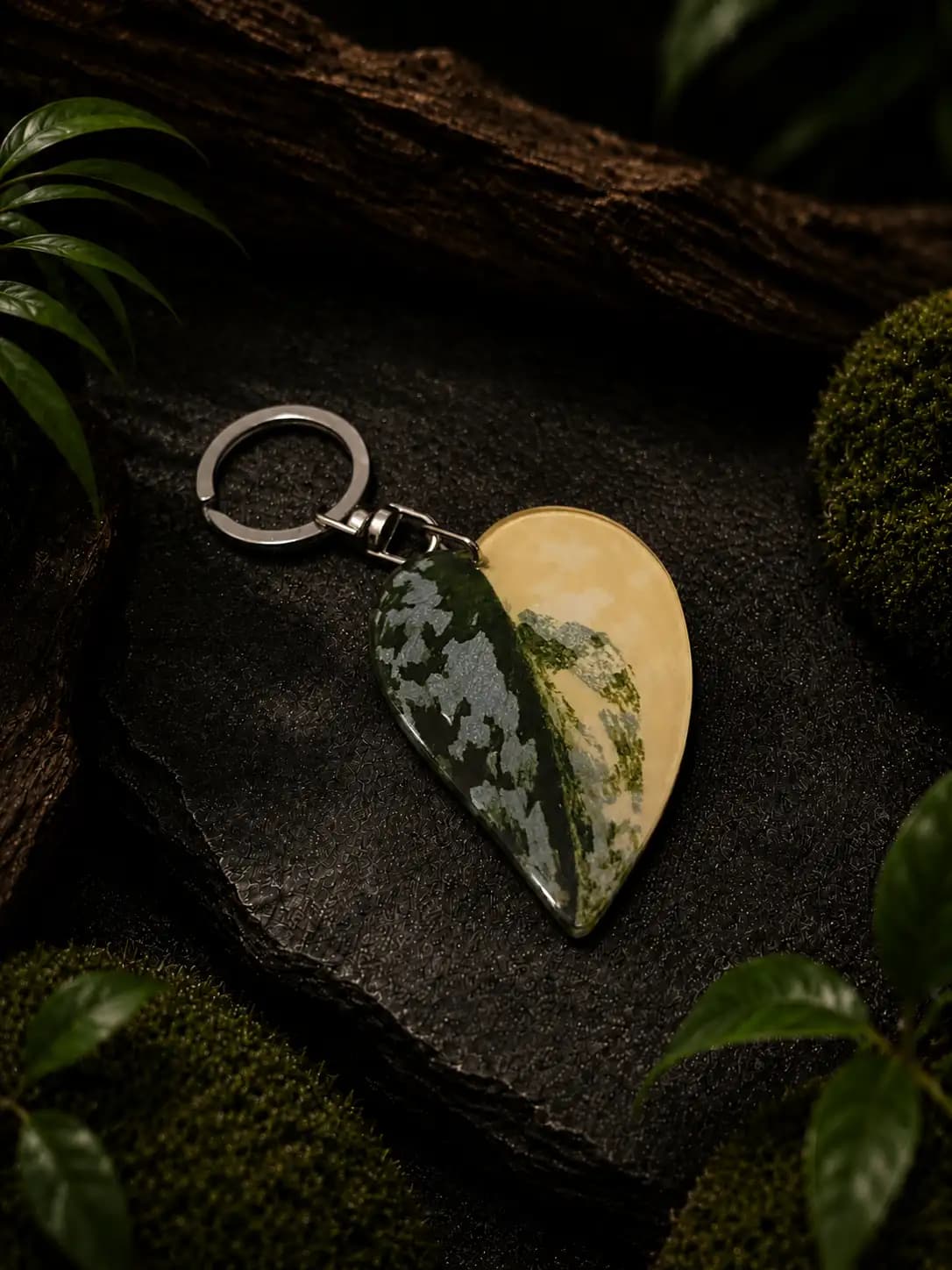 Scindapsus Sentarum Leaf Keychain